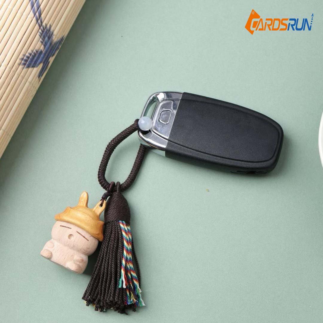 Hot-Selling Beech Wood Yellow Hat Mashimaro Bunny Keychain – Wooden Bag Charm & Decorative Gift for Bags, Keys & Backpacks - Image 4